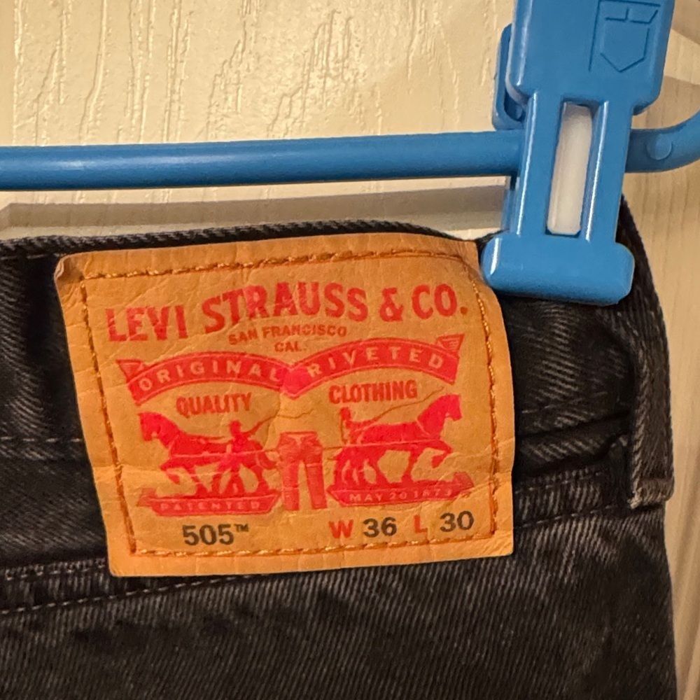 Levi's Men's Relaxed Black Jeans - Picture 2 of 4